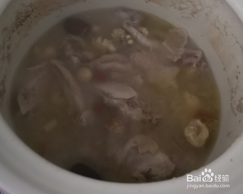 每日美食-当归党参红枣枸杞砂锅煲土鸡?