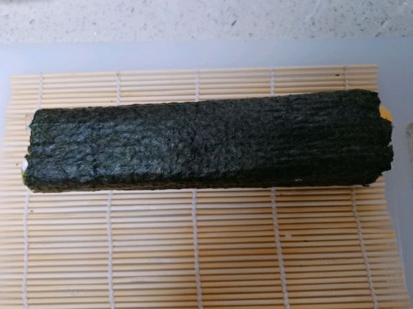 三文鱼牛油果寿司卷