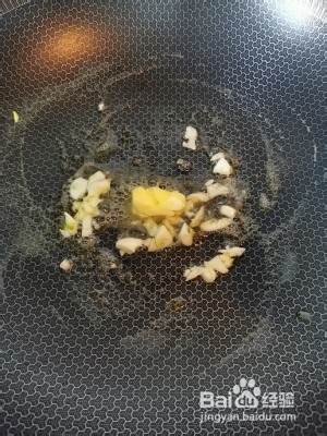 黄油虾仁炒面的做法