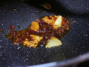 特色暖洋洋的羊蝎子煲