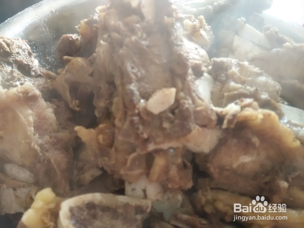 年夜饭；牛大骨炖萝卜，营养、美味