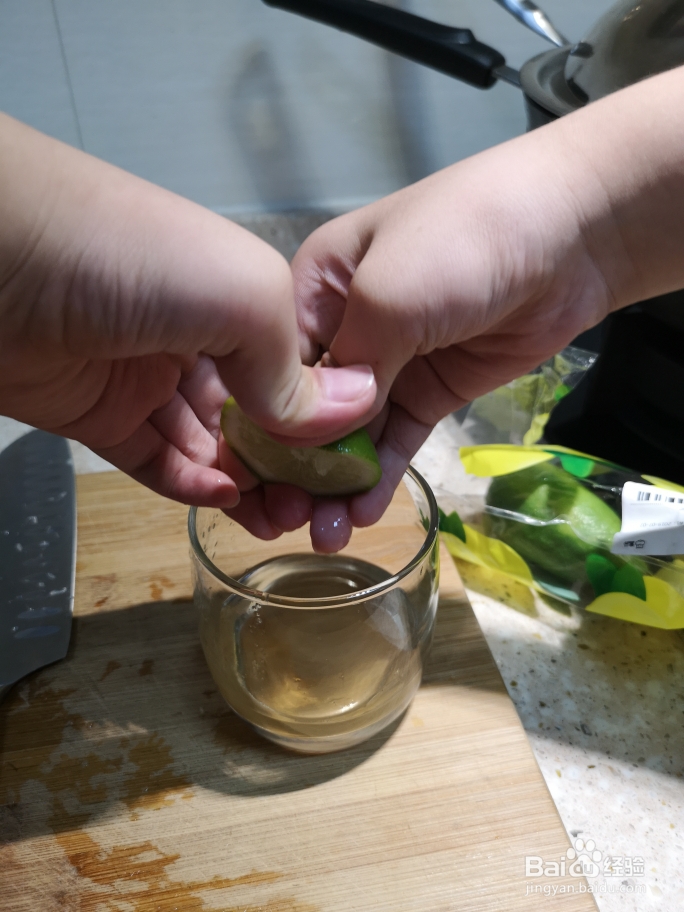 吃光光的青柠绿茶养乐多