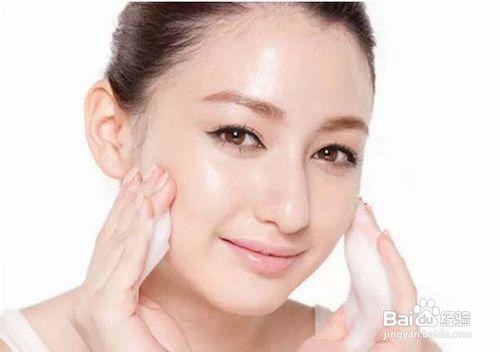 长痘痘是什么引起的?