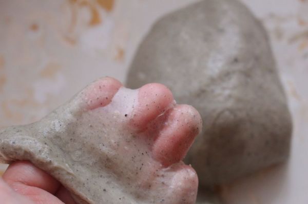 蜂蜜黑芝麻面包