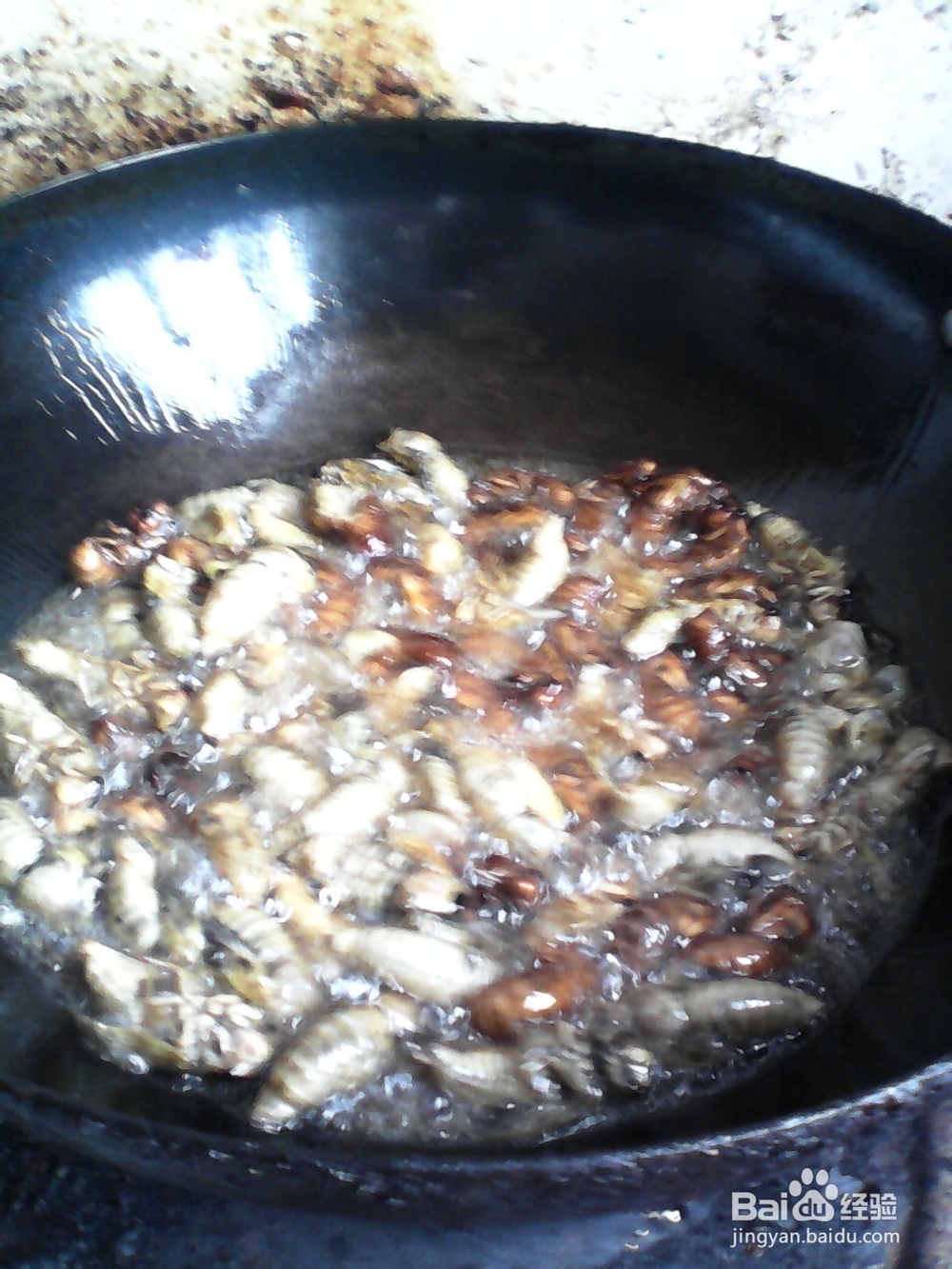 农家小院油炸知了猴美味可口