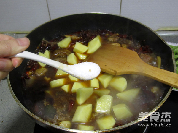 砂锅土豆炖柴鸡