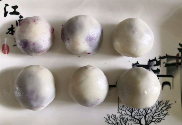 紫薯麻薯肉松软欧包