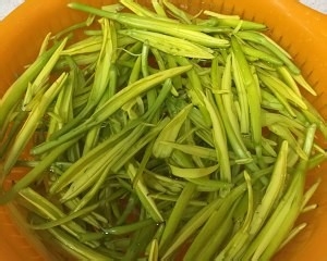教你怎么做新鲜黄花菜炒鸡蛋