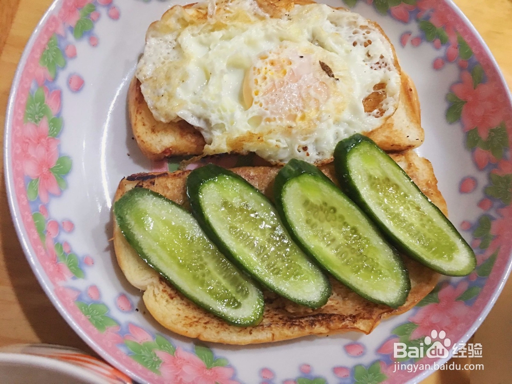 鸡蛋黄瓜三明治的做法
