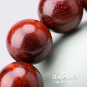 小叶紫檀手链怎么盘 把玩小叶紫檀手串的方法