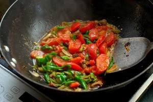 尖椒西红柿鸡蛋焖饭