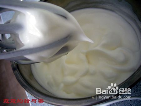 带给他同事的蛋糕--奶油夹心蛋糕装饰过程图