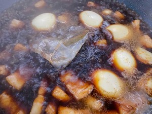 红烧肉卤蛋的做法