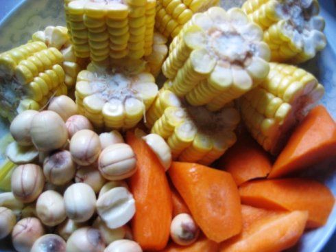 玉米胡萝卜猪蹄汤