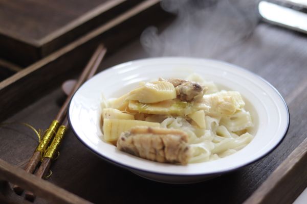 冬笋鸡翅刀削面