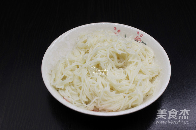 挂面虾仁丸子