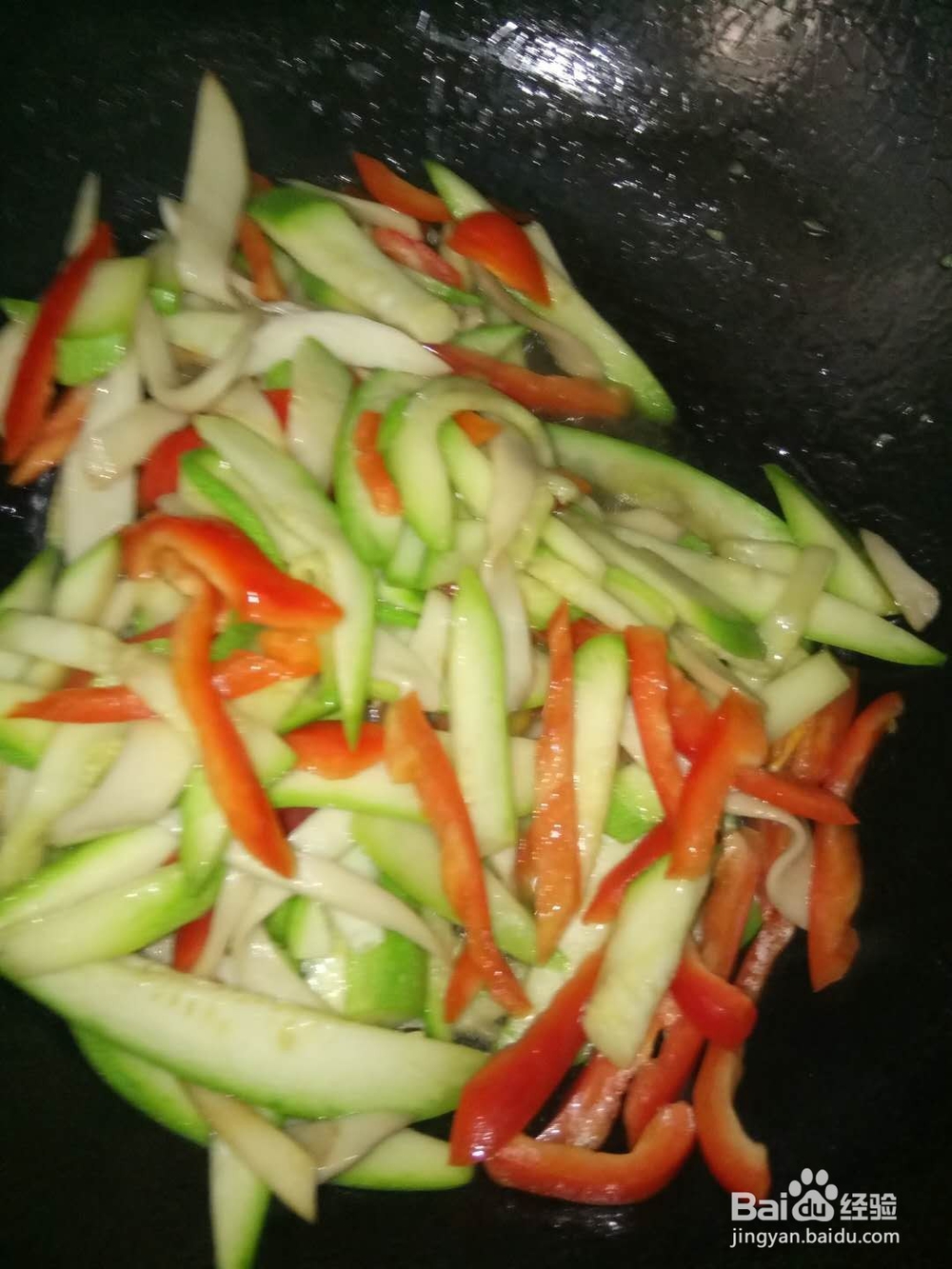 杏鲍菇西葫芦炒红椒的简易做法