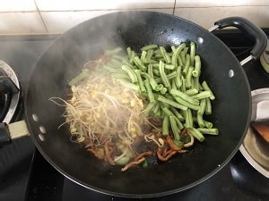 如何做豆角肉丝焖面
