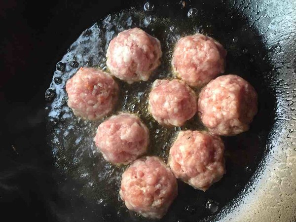 红烧狮子头的做法