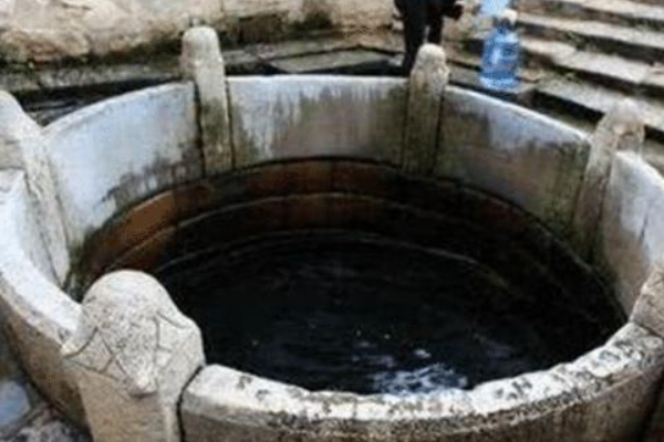 凿井者起于三寸之坎以就万仞之深是什么意思