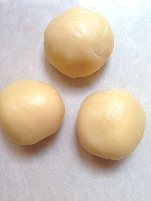 紫薯椰蓉蛋黄月饼