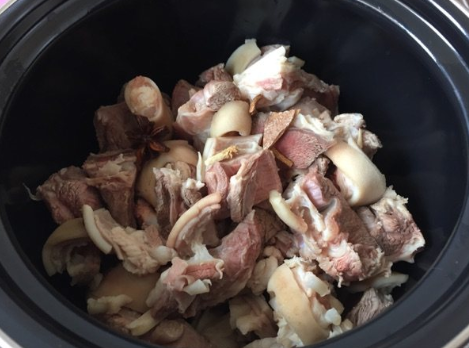 用电饭煲可以炖羊肉吗