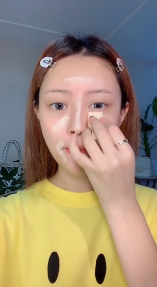 如何画泫雅紫色妆容