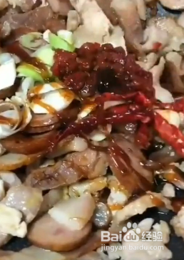 怎样做尖椒炒三样