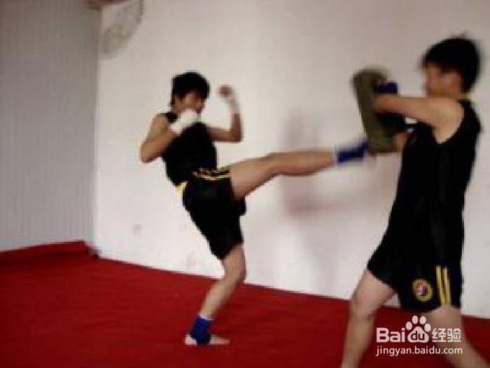 正蹬腿踢击训练的技巧