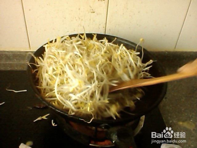 家常肉炒绿豆芽