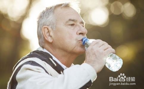 嘴巴好干好渴,饭都咽不下去,怎么办?