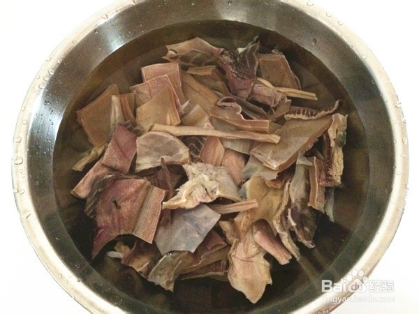鱿鱼鸭肉煲的做法