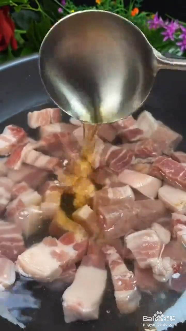 如何自制美味好吃的香辣鹌鹑蛋炖五花肉