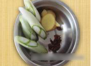 秘制红烧猪蹄的教程