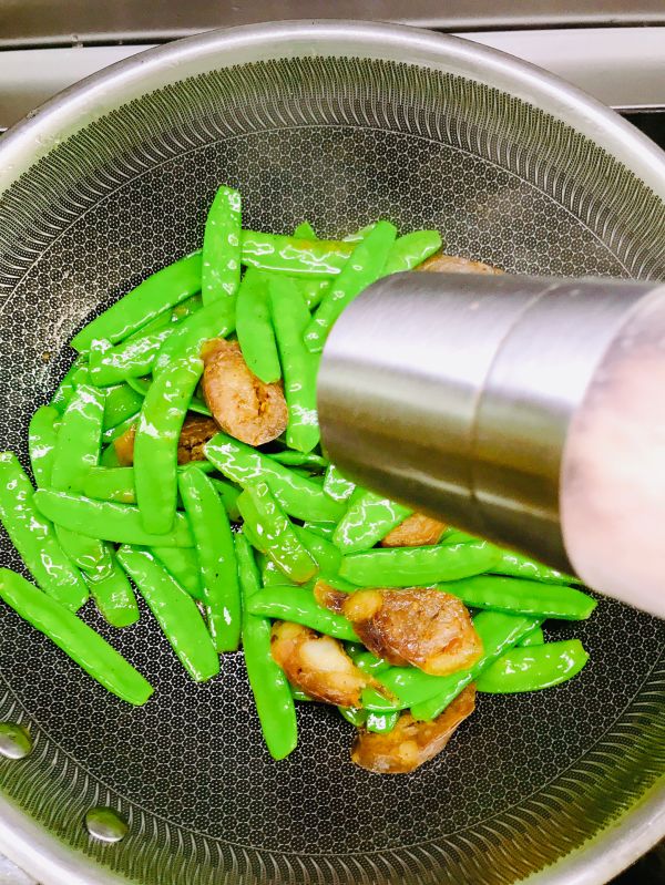 荷兰豆炒麻辣香肠