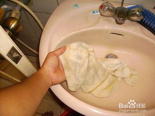 毛巾变硬变黄怎么办