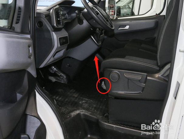 上汽大通V80汽车座椅姿势调节方法