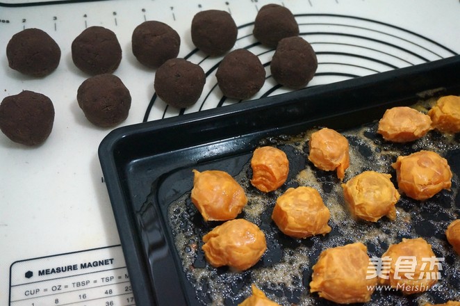 广式红豆沙蛋黄月饼