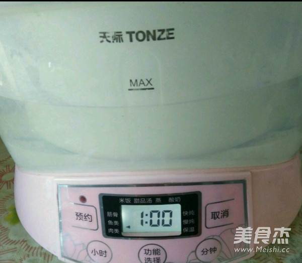 白萝卜排骨百合汤