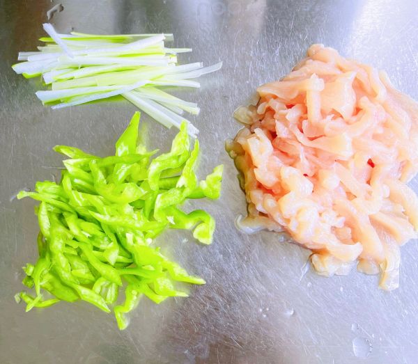 酱香鸡肉丝青椒