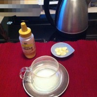 祛痘消斑生姜蜂蜜水