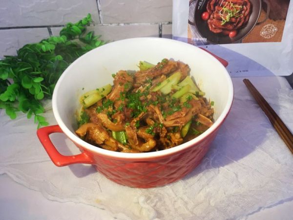 对味酱鸭#食光社干锅鸭#