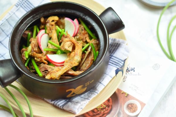 蒜台干锅鸭掌#食光社干锅鸭#