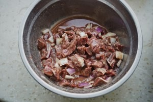 巨嫩的黑椒牛肉炒杏鲍菇的做法