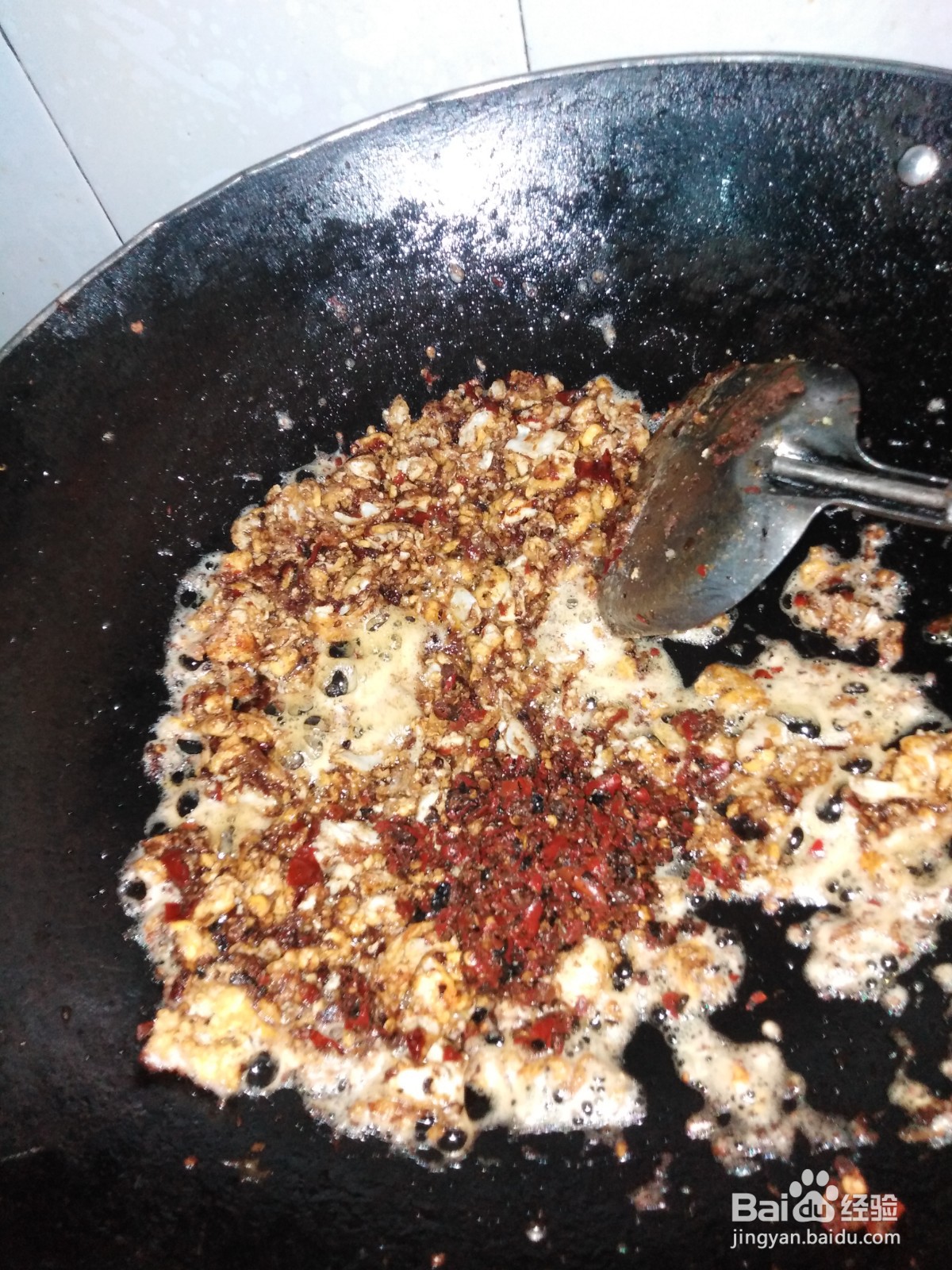 辣椒酱如何炒蛋送饭？