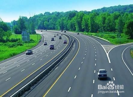 在高速上怎样正确开车