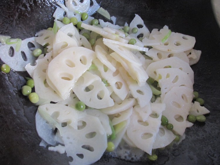 素炒莲藕的做法 ,这样的家常菜等着你来做!