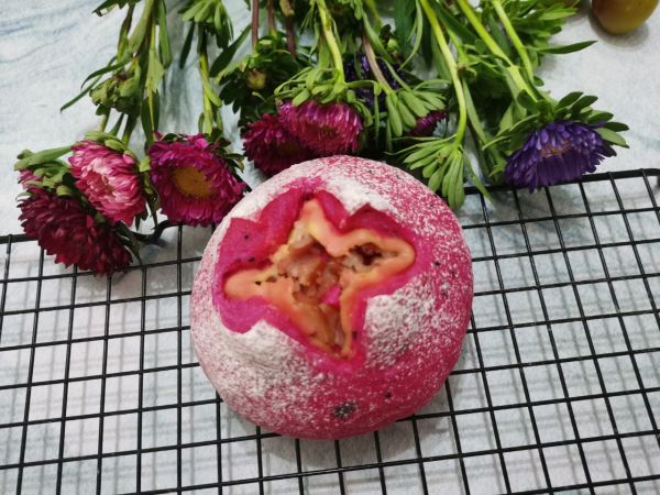 火龙果芝士培根包