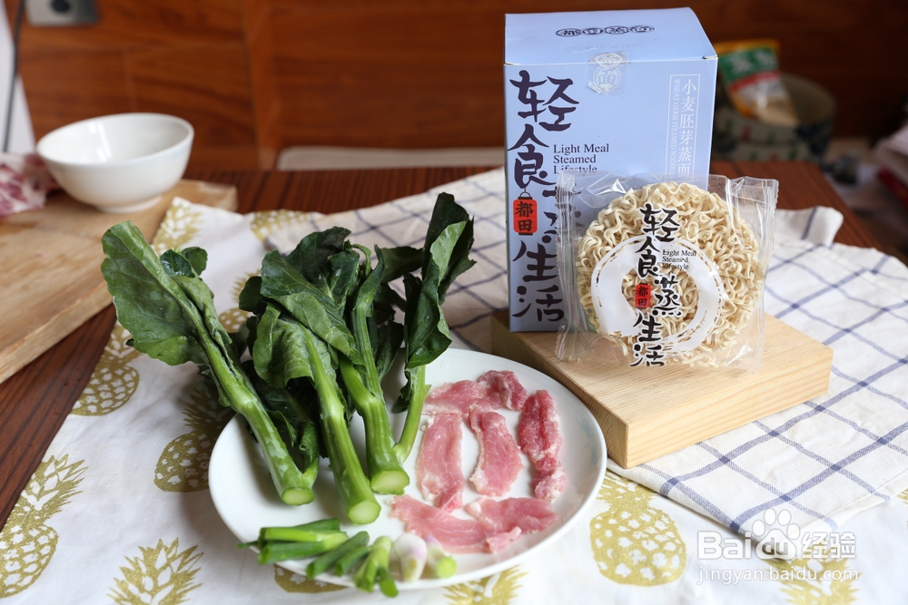 香香脆脆的芥蓝肉片炒面