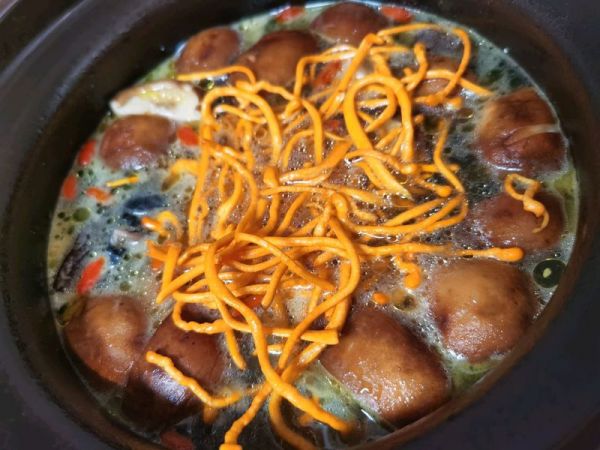 补气养血红枣枸杞乌鸡汤